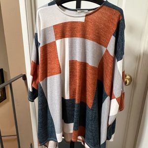 Poncho style top with shark bite hem - super cute! Navy - tan - cream - rust